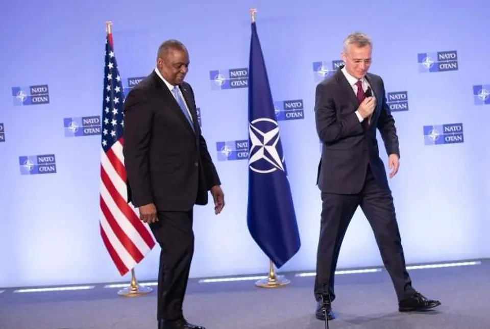 রাশিয়া-ইউক্রেনঃ ন্যাটোর সেক্রেটারির সঙ্গে আলোচনা করলেন মার্কিন প্রতিরক্ষামন্ত্রী