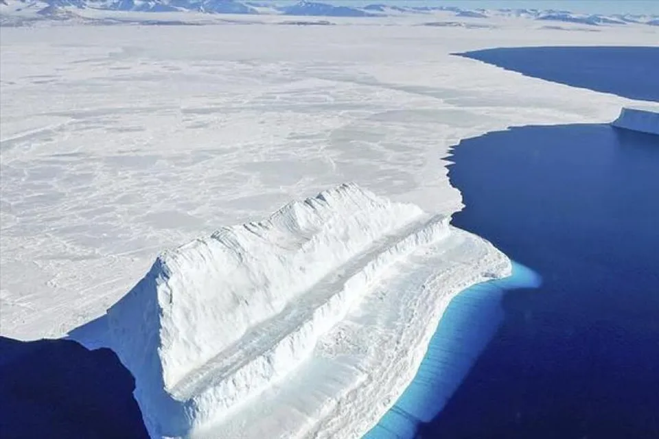 দ্রুত গলছে আন্টার্কটিকার বরফ