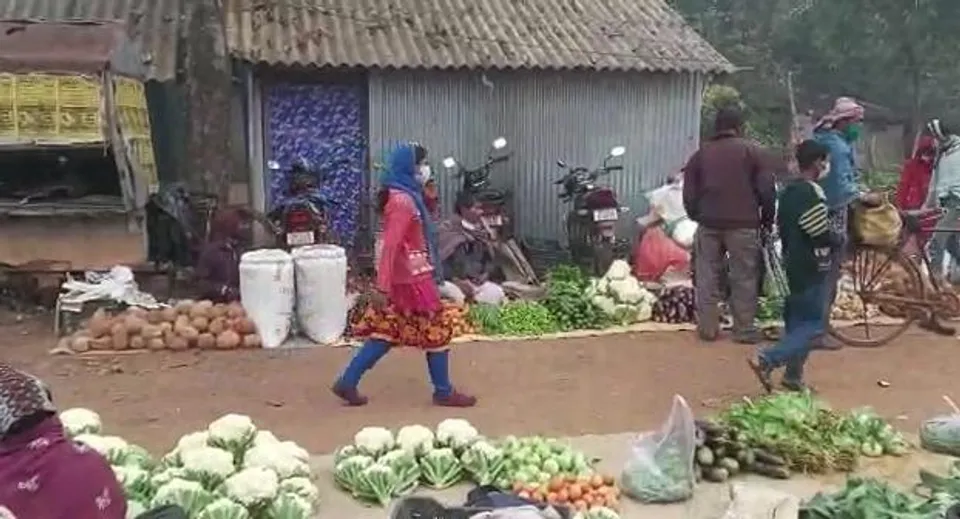 পশ্চিম মেদিনীপুরের বাজারে দেখা গেল অসচেতনতার ছবি