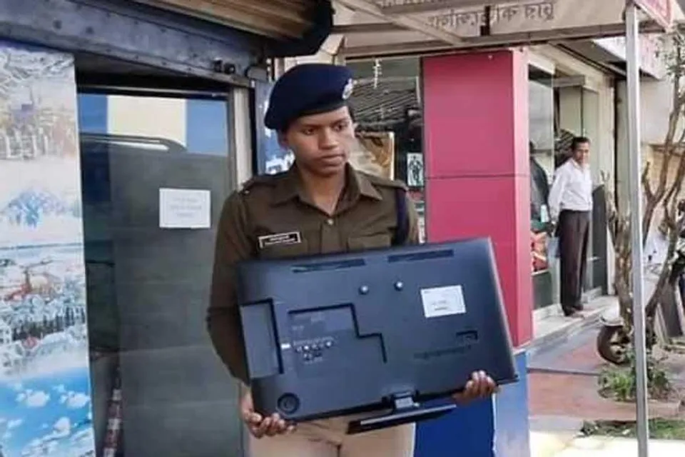 ট্যুর অ্যান্ড ট্রাভেলস এজেন্সিতে হানা রেল পুলিশের, বাজেয়াপ্ত কম্পিউটার