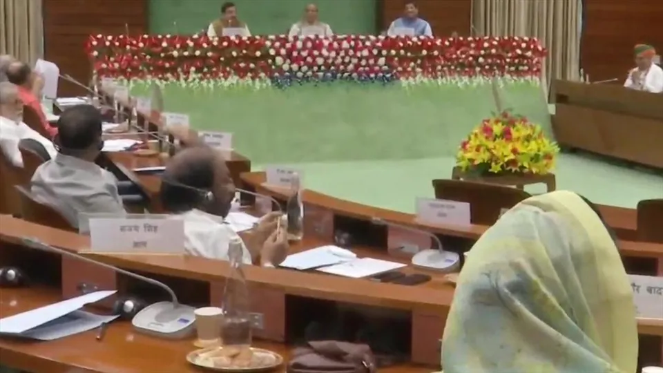 'মনমোহন সিং কতবার উপস্থিত ছিলেন?', কংগ্রেসকে প্রশ্ন বিজেপির