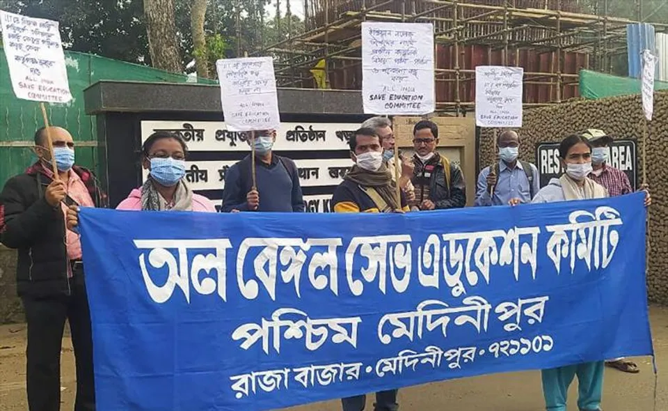 'অবৈজ্ঞানিক' ক্যালেন্ডার প্রকাশ, খড়গপুর আইআইটিতে বিক্ষোভ