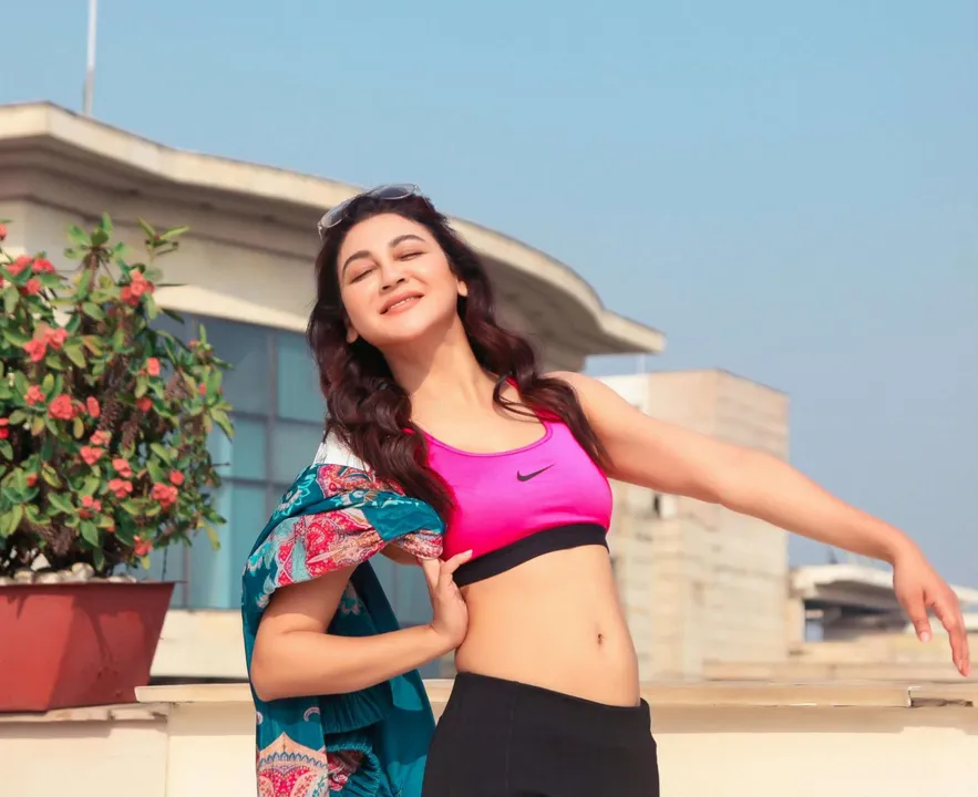 লন্ডনে দিন কাটাচ্ছেন জয়া