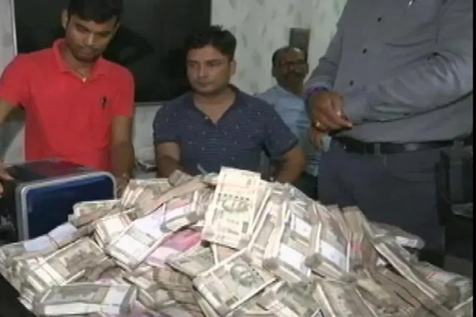 ইঞ্জিনিয়ারের বাড়িতে টাকার পাহাড়