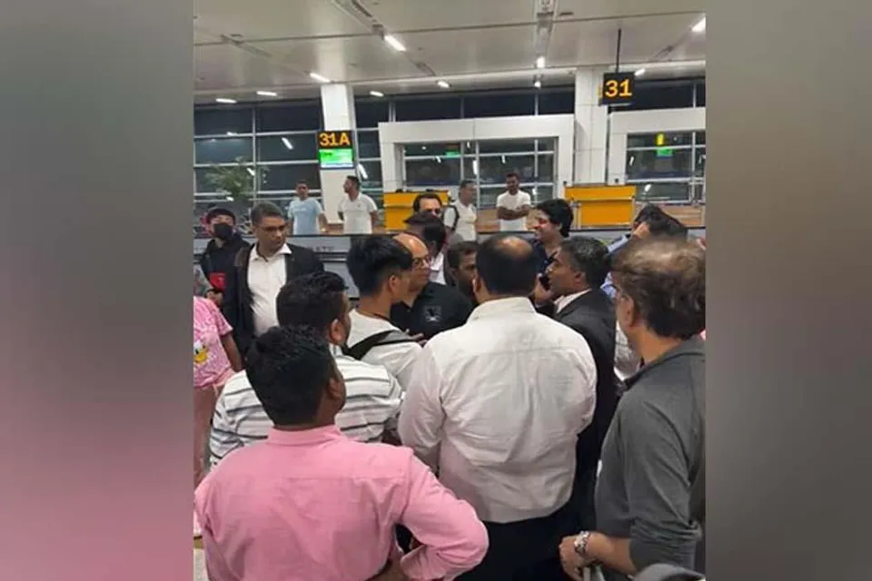 দিল্লিতে ফ্লাইট বিলম্ব নিয়ে যাত্রী ও এয়ারলাইন্সের কর্মীদের মধ্যে তর্ক-বিতর্ক, ভাইরাল ভিডিও