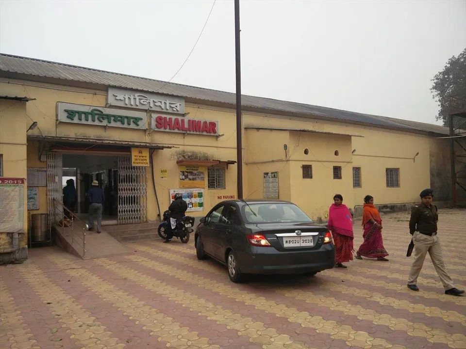 অবৈধ পার্কিং ফি! দুই যুবককে মারধর