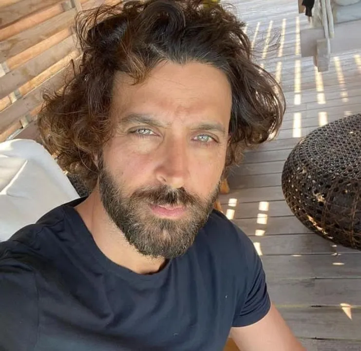 'Krrish'-এর মিউজিক্যাল টুইস্টের সঙ্গে জন্মাষ্টমীর শুভেচ্ছা জানালেন ঋত্বিক