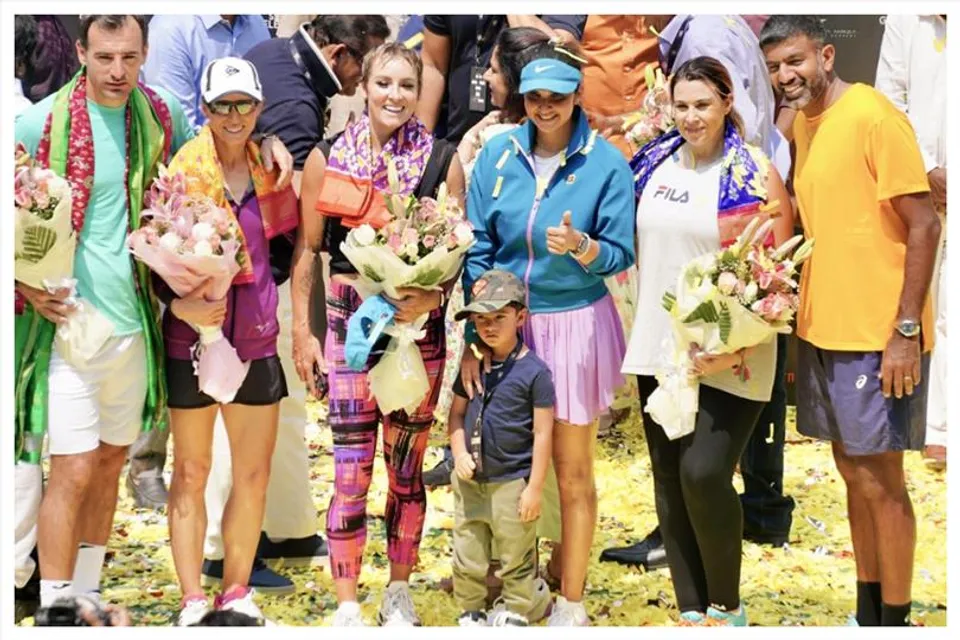 চোখের জলে বড় সিদ্ধান্ত নিলেন সানিয়া