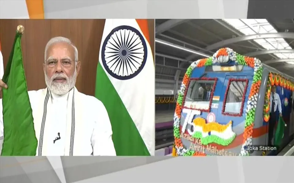 পথ চলা শুরু হল বহু প্রতীক্ষিত জোকা-তারাতলা মেট্রোর