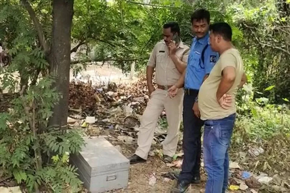 নিয়ামতপুরের সন্দেহজনক বাক্স উদ্ধার করল পুলিশ