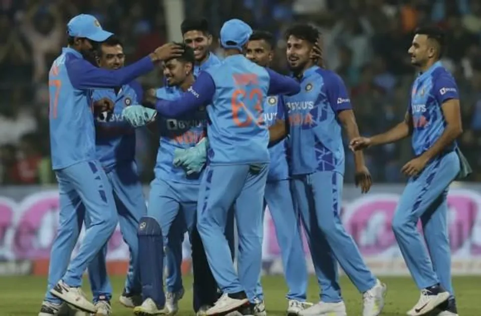 সিরিজের প্রথম ম্যাচে শ্রীলঙ্কাকে ২ রানে হারাল ভারত