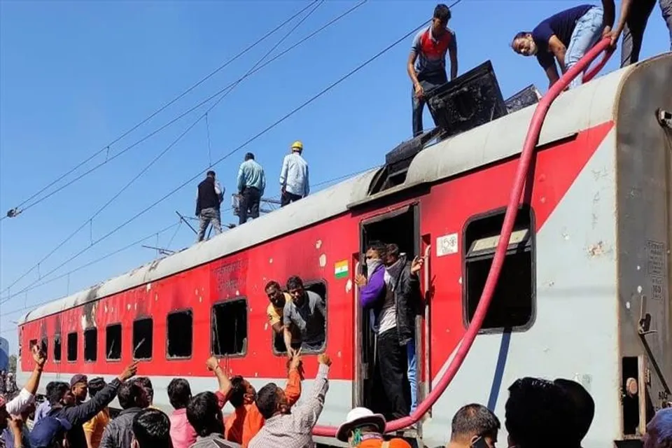 নিয়ন্ত্রণে আগুন