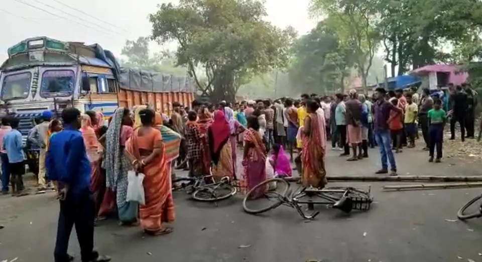 পথ দুর্ঘটনায় মৃত আদিবাসী ব্যক্তি