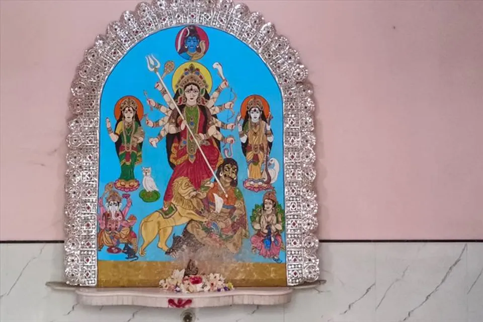 প্রথা মেনে ব্যানার্জি বাড়িতে আজও হয় পটের দুর্গা পুজো