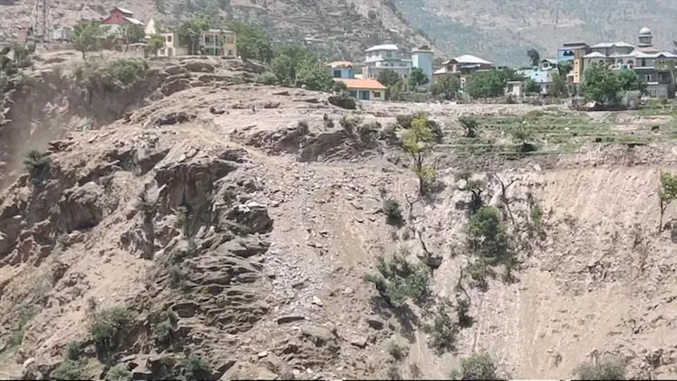 উপত্যকায় ভূমিধসে মৃত্যু চারজনের, উদ্ধার ৬