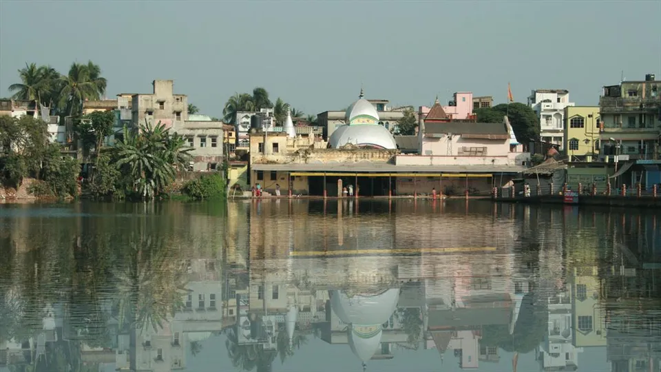 শিবরাত্রিতে পুরনো ছন্দে ফিরলো তারকেশ্বর মন্দির