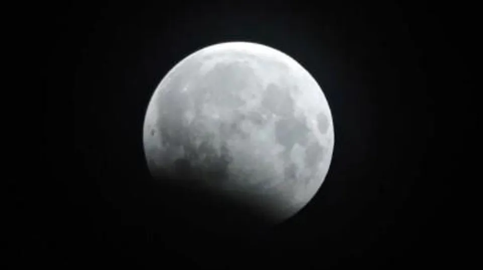 আজ বছরের শেষ চন্দ্রগ্রহণ, এই রাশির জাতকদের থাকতে হবে সতর্ক