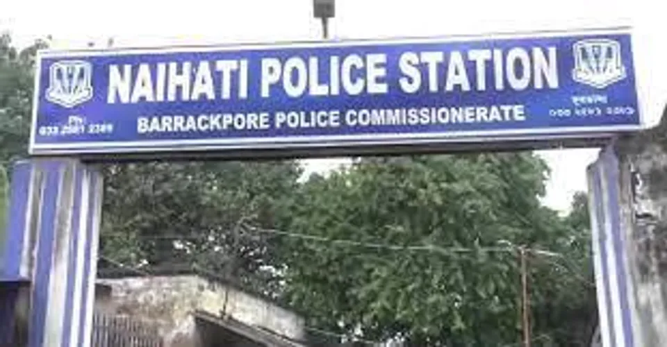 নৈহাটিতে গাড়ির শোরুম থেকে উদ্ধার যুবকের ঝুলন্ত দেহ