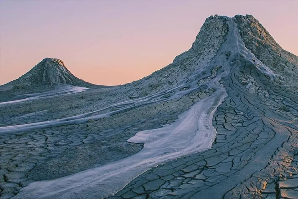 'আর্থ টিউস ডে'-তে পোস্ট হল 'কাদা আগ্নেয়গিরি'র ছবি