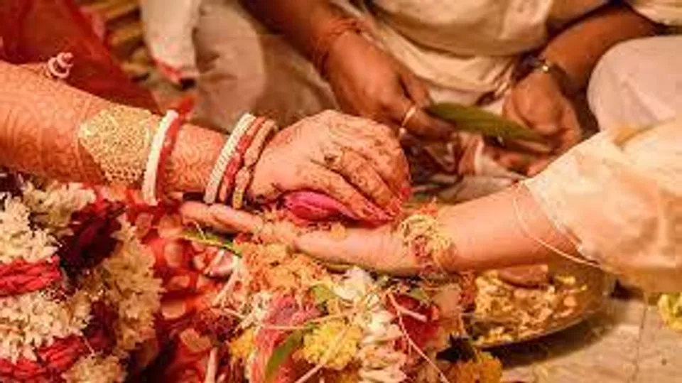 কখন বুঝবেন সে আপনার জীবনে থাকতে চাইছে?