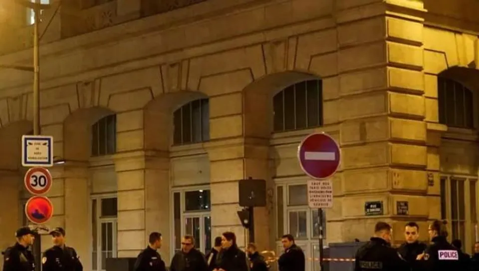 বৈদ্যুতিক তারের ক্লাস্টারে আগুন লাগানোর ঘটনায় প্যারিসে ট্রেন বাতিল