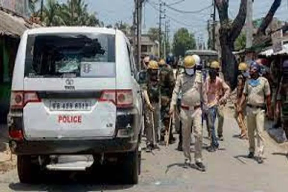 চুঁচুড়ার ইমামবাড়া হাসপাতালে পুলিশের সামনেই বন্দিকে গুলি করল দুষ্কৃতি, ছড়িয়েছে চাঞ্চল্য