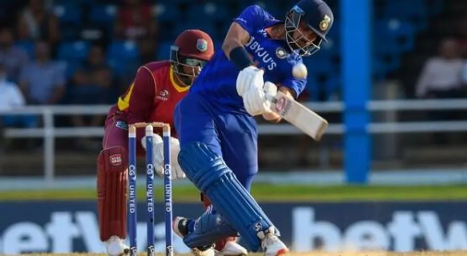 ছক্কা হাঁকিয়ে ভারতকে সিরিজ জেতালেন অক্ষর প্যাটেল