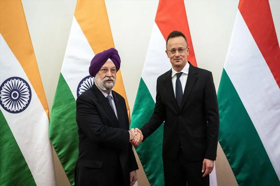 হাঙ্গেরিকে কৃতজ্ঞতা জানিয়ে টুইট কেন্দ্রীয় মন্ত্রীর