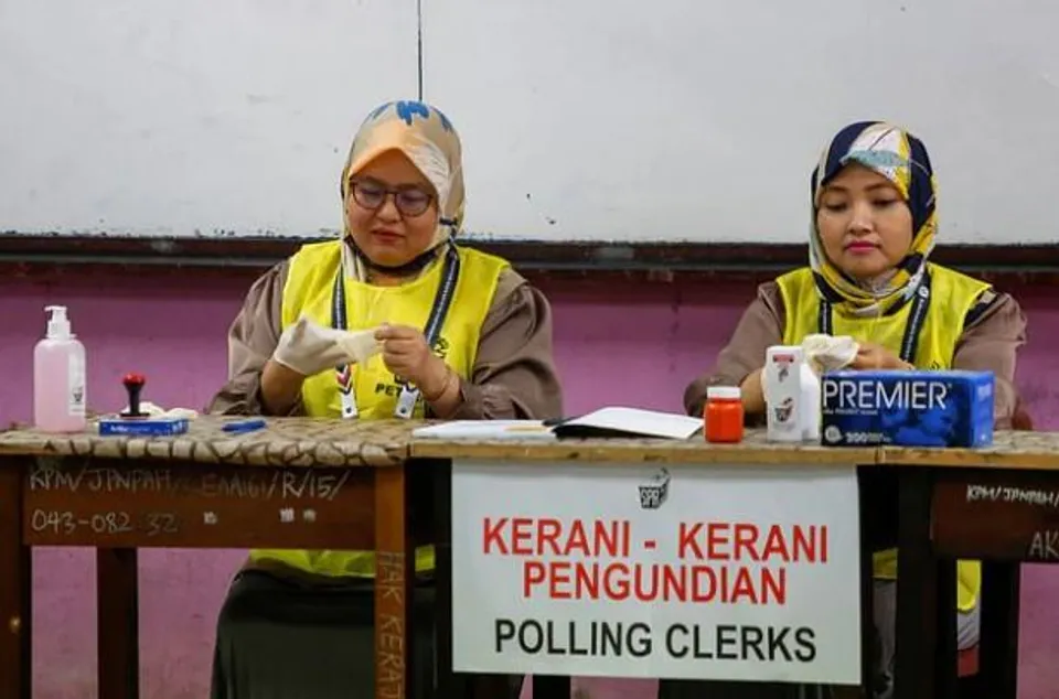 মালয়েশিয়ার তীব্র প্রতিদ্বন্দ্বিতাপূর্ণ নির্বাচনে চলছে ভোট