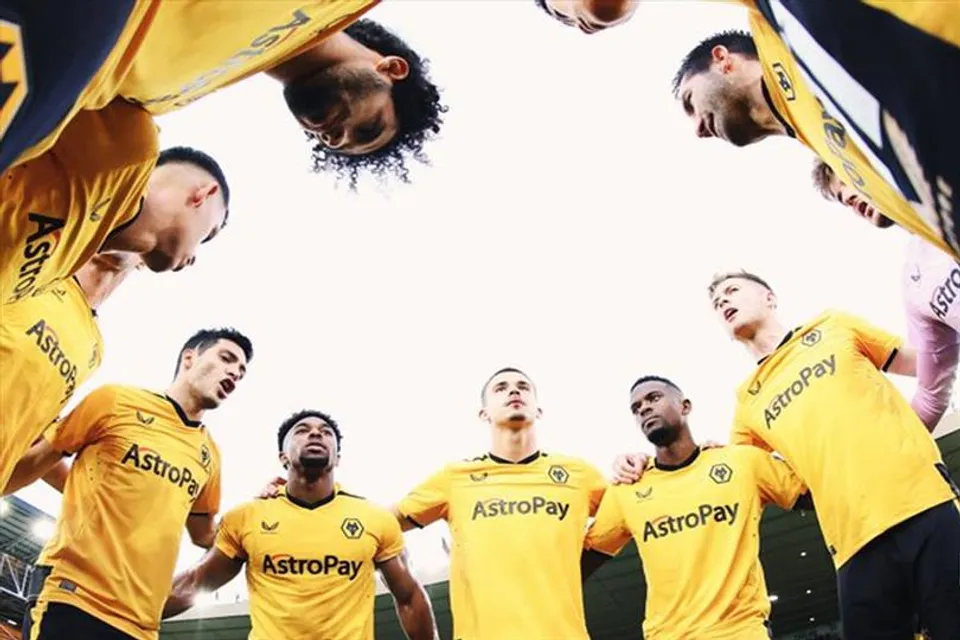 উলভসের গোলে মুগ্ধ ফুটবলমহল