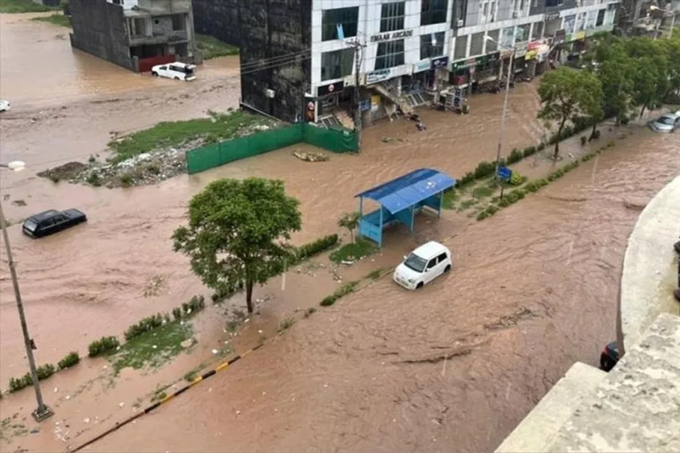 প্রবল বন্যার কবলে পাকিস্তান, নামানো হল সেনা