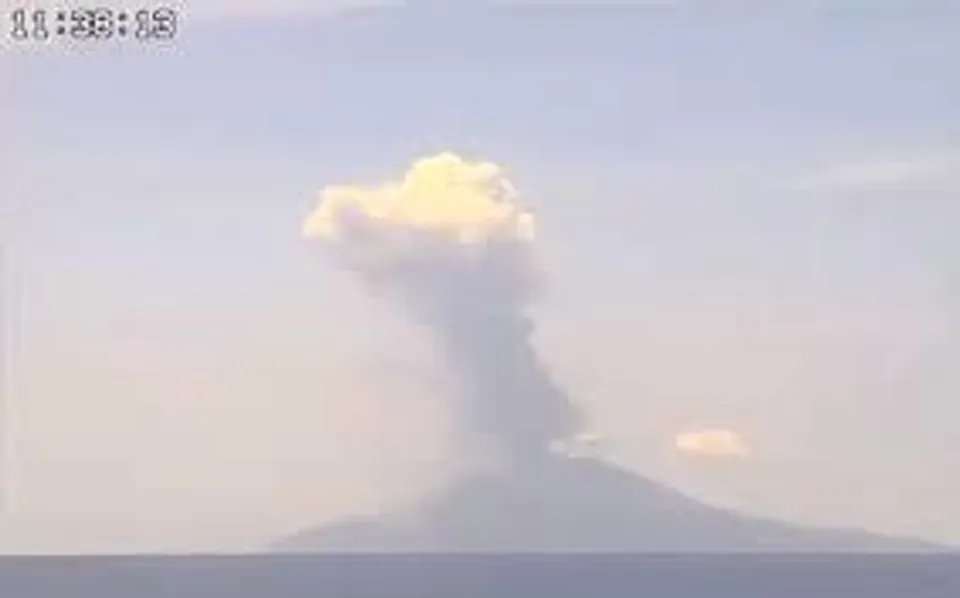 দিনে দিনে আরও ভয়াবহ হচ্ছে র‍্যুকু দ্বীপে এই আগ্নেয়গিরি