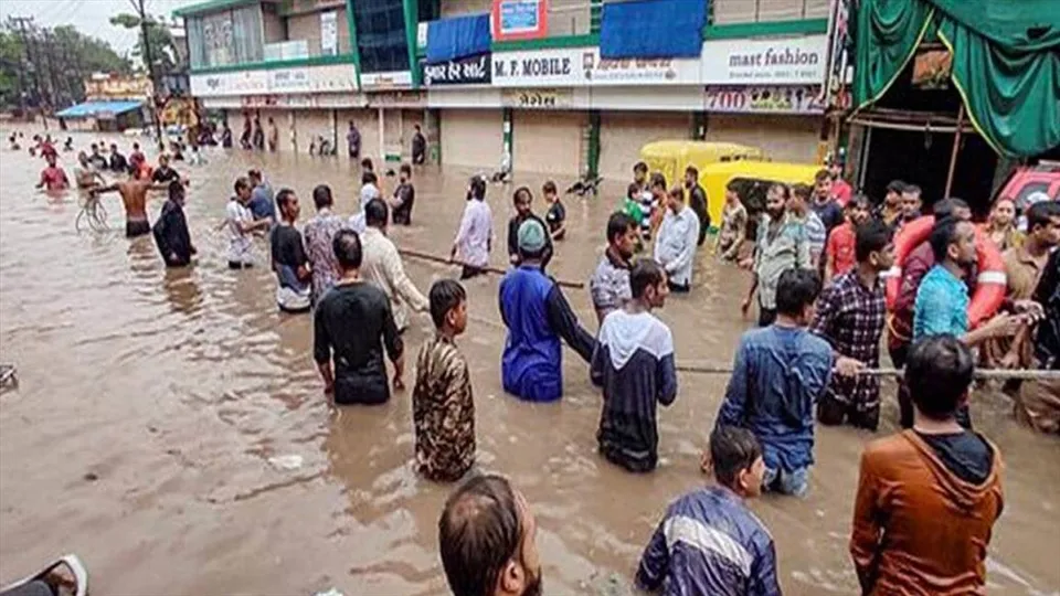 গুজরাতে জারি রেড অ্যালার্ট, দুই রাজ্যে ভারী বৃষ্টির পূর্বাভাস আইএমডির