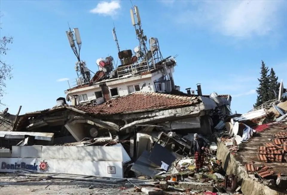 ভয়াবহ ভূমিকম্পে তুরস্কে ৫ হাজারের বেশি ভবন ধসে পড়েছে