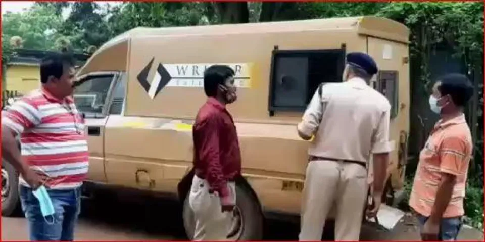 ব্যাঙ্কের টাকা এটিএমে দিতে আসা ব্যাঙ্ক কর্মীদের ওপর হামলা