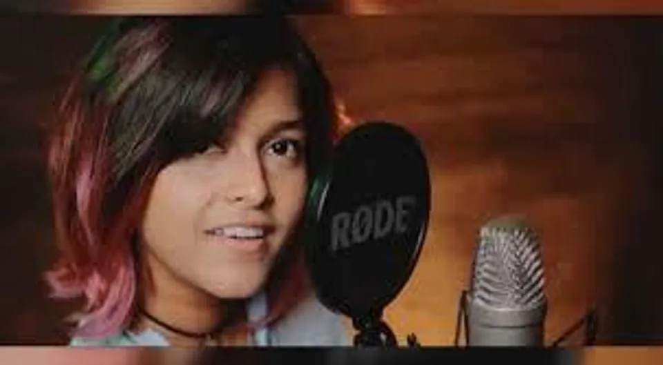 বলিউড ডেবিউ মানিকে মাগে হিঠে গায়িকার