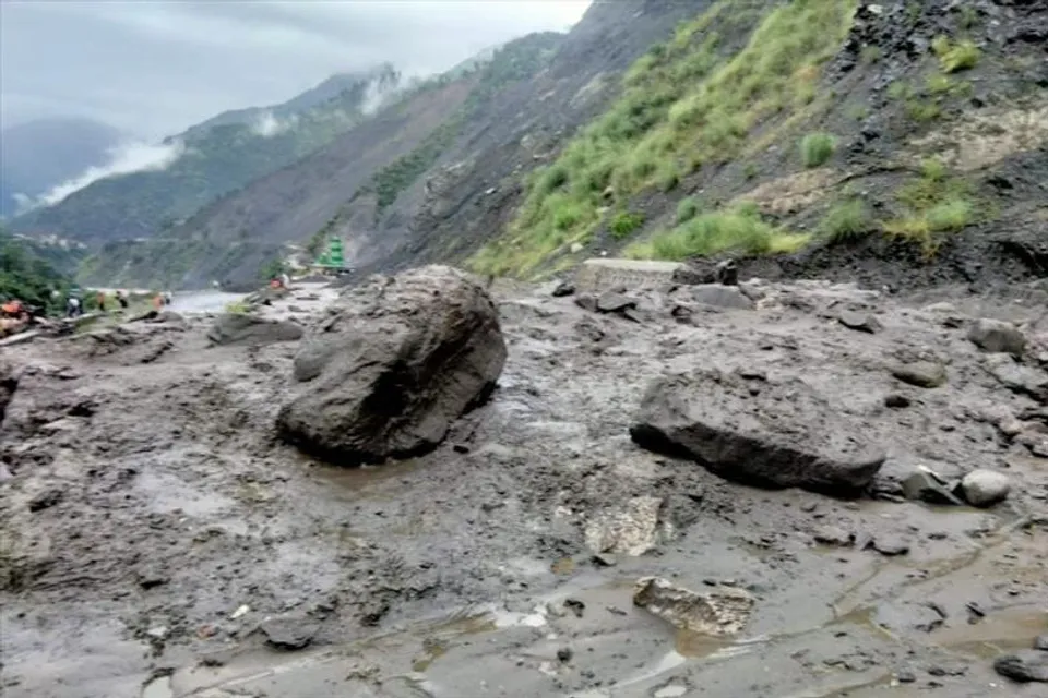 নিখোঁজদের সন্ধানে চলছে উদ্ধার কাজ