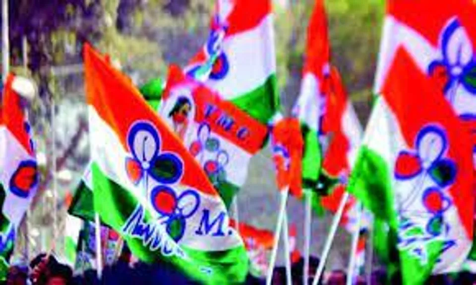 এবার চাকরি গেল তৃণমূল নেতার  স্ত্রীর