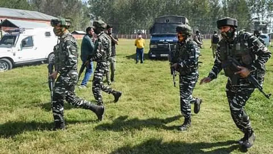 ভুলবশত গুলির লড়াইয়ের মাঝে এসে প্রাণ খোয়ালেন দুধ বিক্রেতা