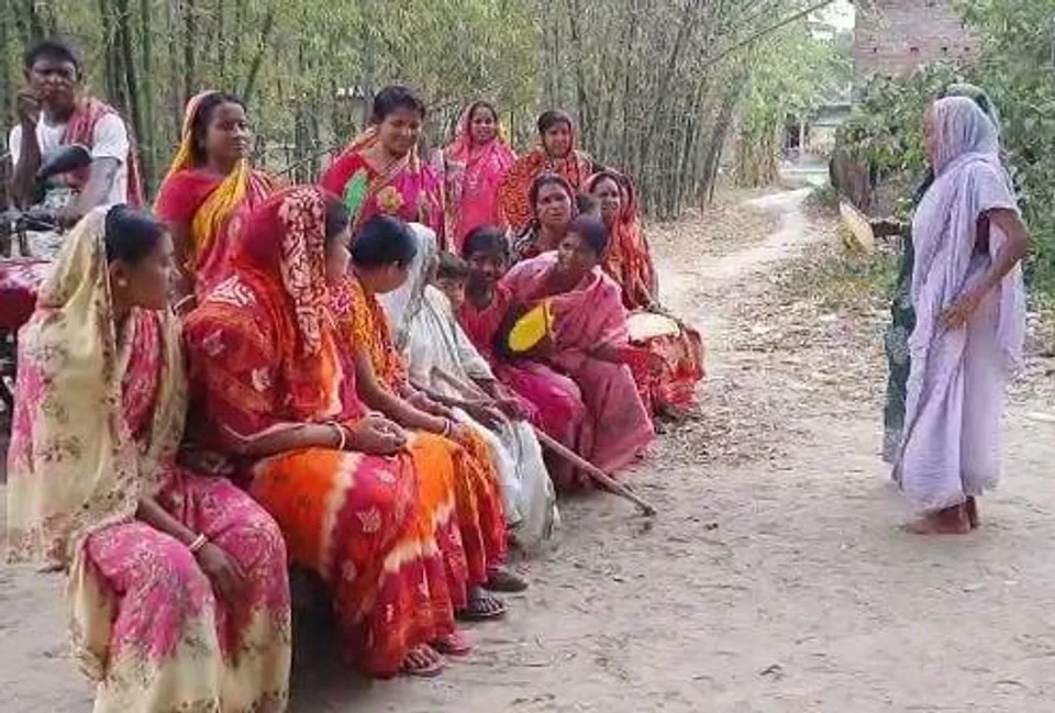 ১৪ দিন পর বিদ্যুত্‍ ফিরল পূর্ব বর্ধমানে পূর্বস্থলীর কাদাপাড়া গ্রামে