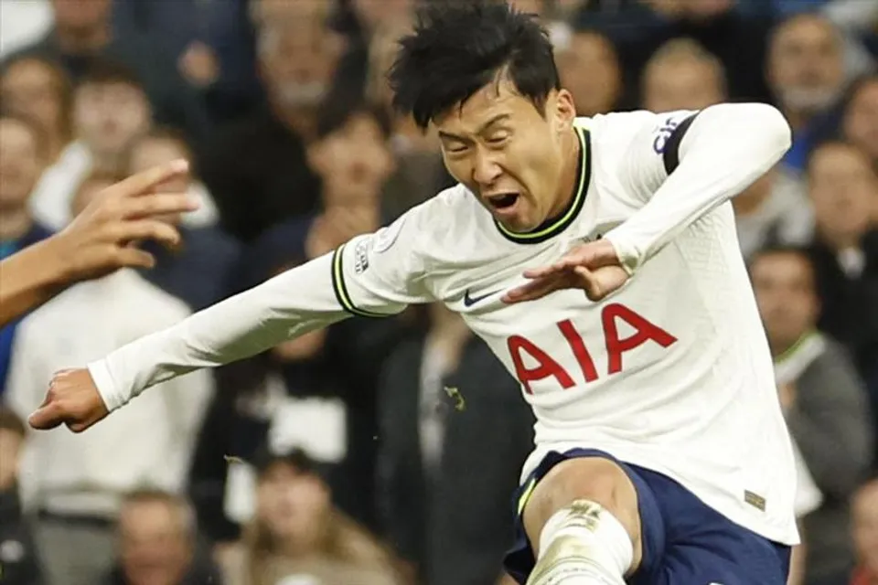 ১৫ মিনিটের মধ্যে হ্যাটট্রিক