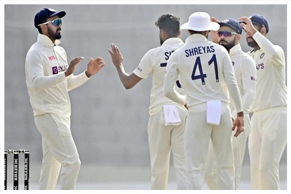 দ্বিতীয় টেস্টেও অনিশ্চিত শ্রেয়স