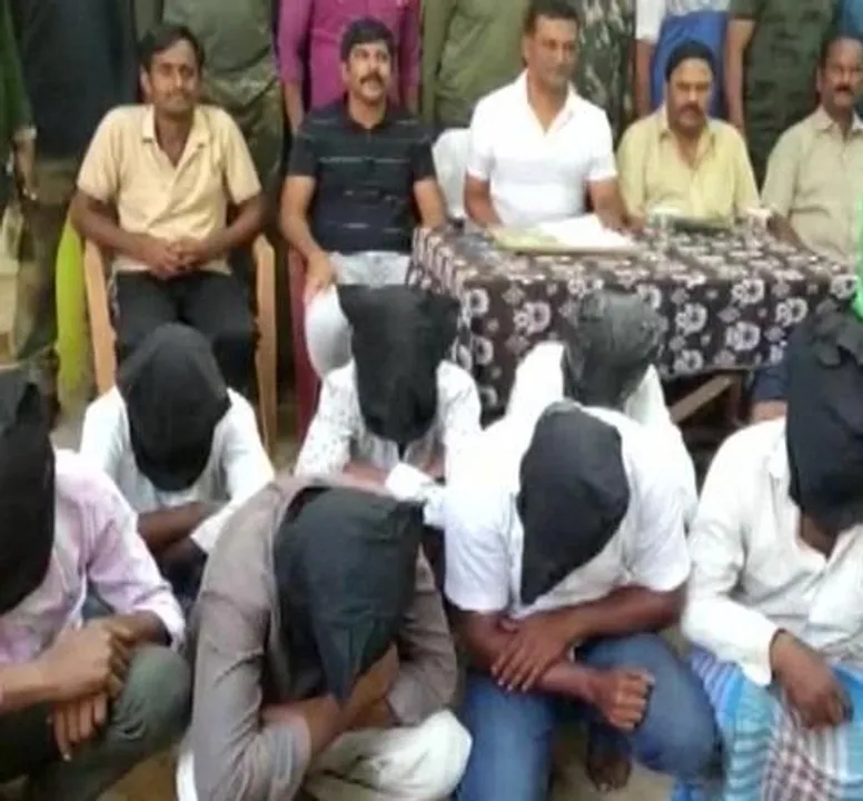 তিরুপতিতে লাল চন্দন কাঠ  পাচারের অভিযোগে  গ্রেফতার ৮