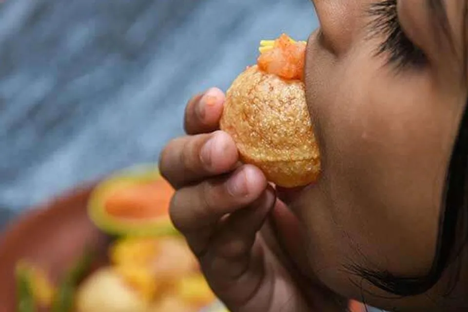 ফুচকা খেয়ে বিষক্রিয়ার কবলে ৯৭ জন শিশু