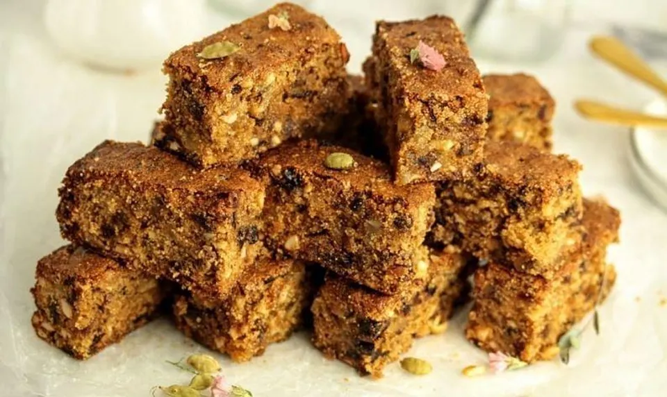 বাড়িতেই বানান হিট নলেন গুড়ের কেক