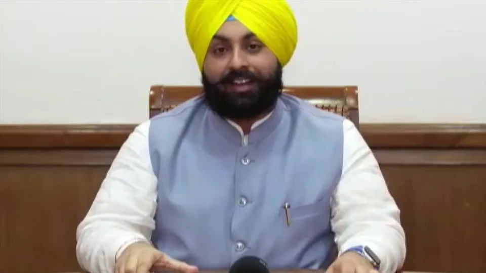 বেআইনি বালি খনন শেষ, দাবি আপ মন্ত্রীর