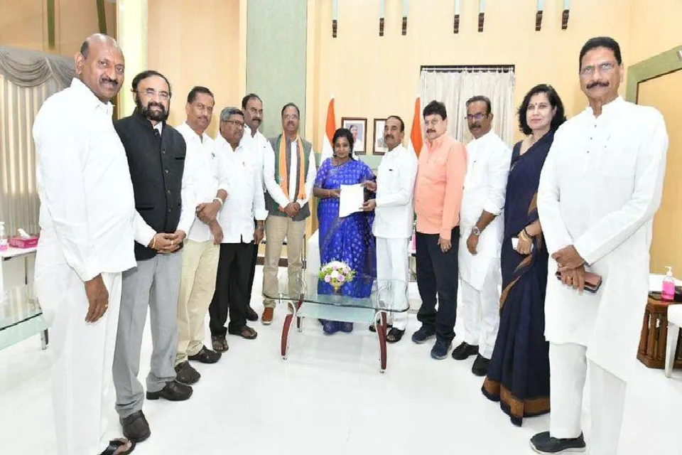 প্রশ্নপত্র ফাঁস: রাজ্যপালের সঙ্গে সাক্ষাৎ বিজেপি সদস্যদের