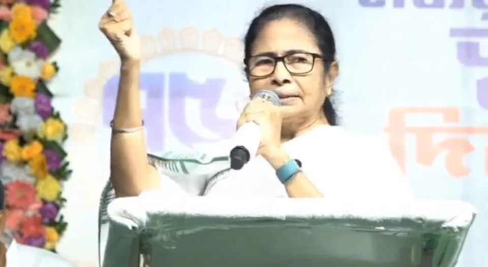 ‘অনেকে বলছে সেটিং করতে দিল্লি গেছি’, মোদির সঙ্গে বৈঠক নিয়ে বিরোধীদের জবাব মমতার