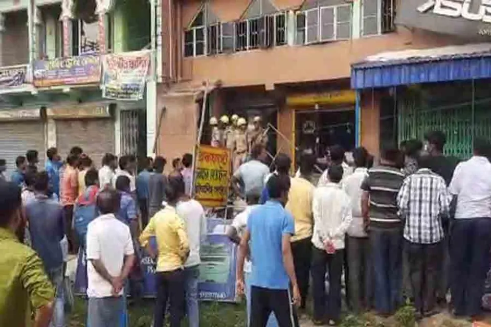 খাবারের দোকানে গ্যাস সিলিন্ডার বিস্ফোরণে গুরুতর জখম ৩