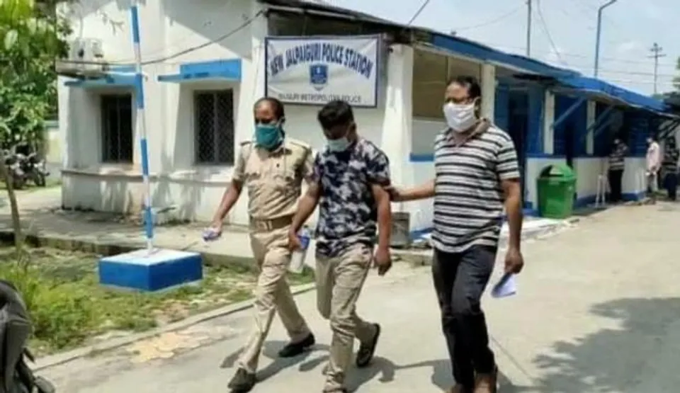 বিয়ের মিথ্যে প্রতিশ্রুতি দিয়ে সহবাস, গ্রেফতার যুবক